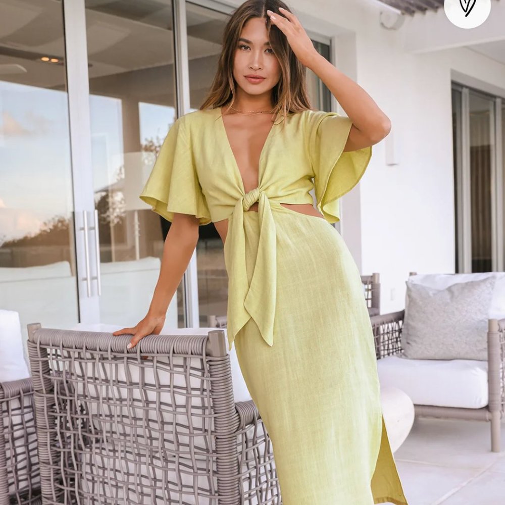 Lulu’s Summer Journey Light Green Tie-Front Cutout Midi Dress Size XS